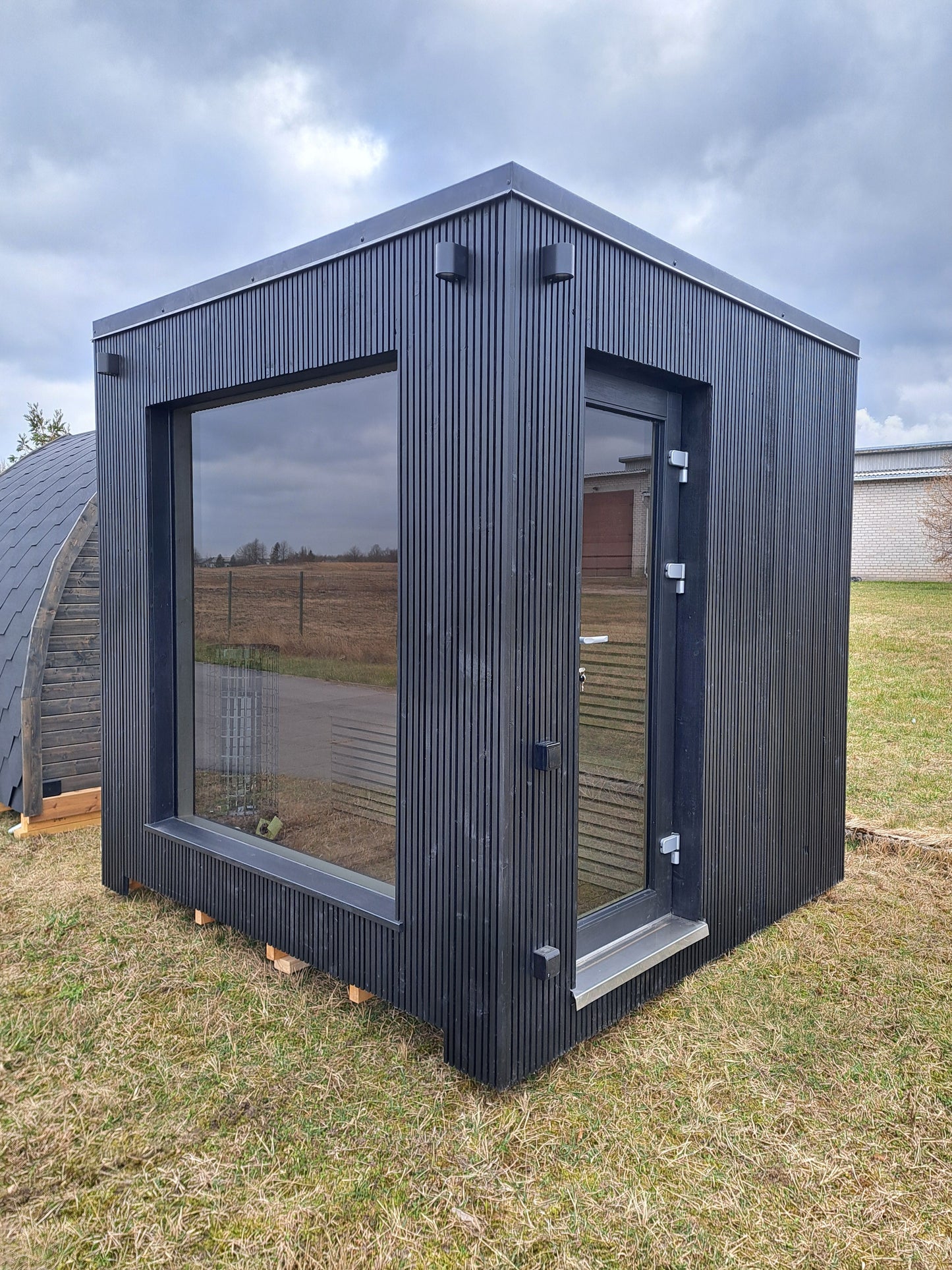 Bastu - Modern kub 2.4 x 2.4 svart