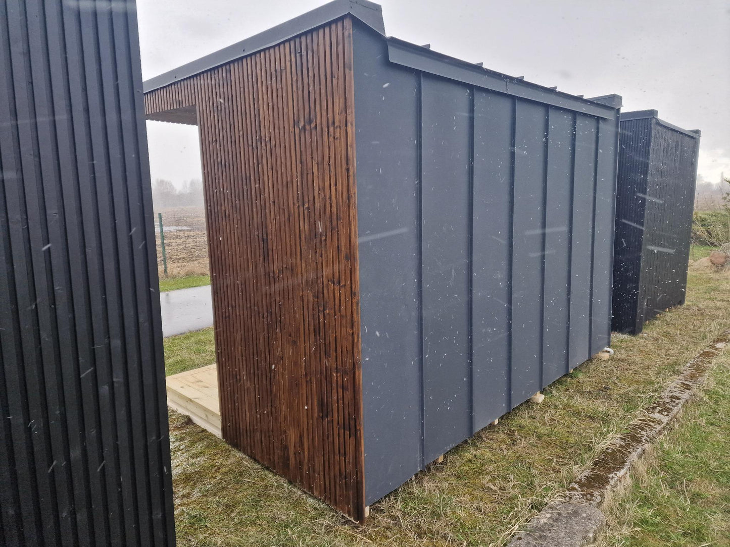 Sauna - Cube Contrast One – 2,4 x 3,5 m med terrasse (BV stål)
