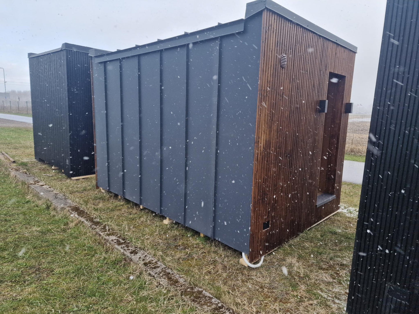Sauna - Cube Contrast One – 2,4 x 3,5 m med terrasse (BV stål)