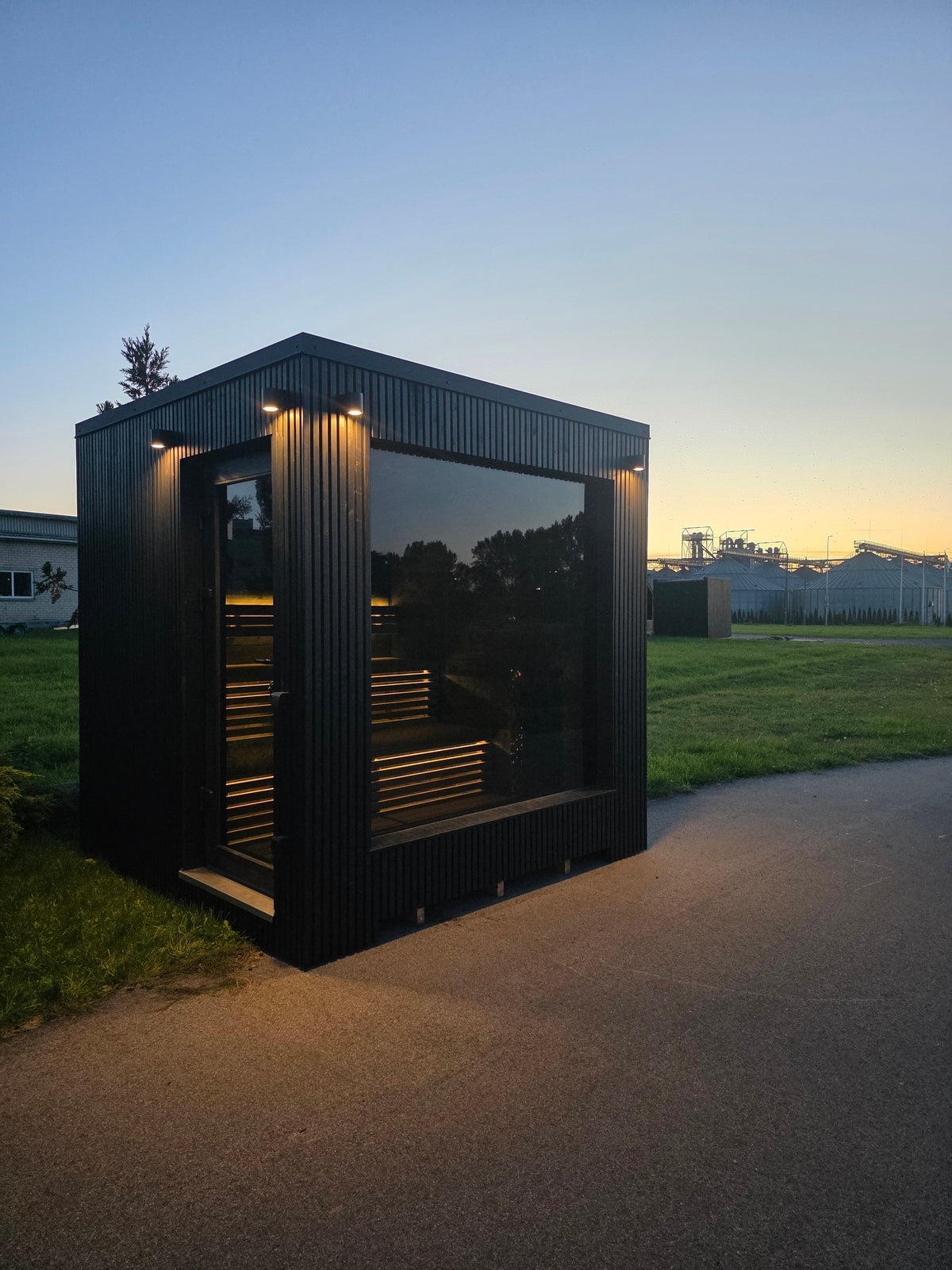 🆕 NYHET – ⬛ CUBE SOLO COMFORT BLACK EDITION – UTOMHUSBASTU